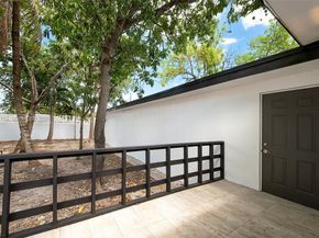 1385 NW 28th St, Miami FL 33142