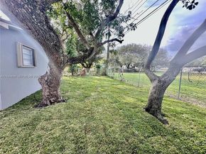 1533 NW 53rd St, Miami FL 33142