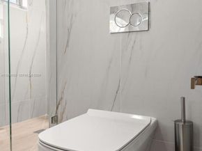 1880 NE 180th St, North Miami Beach FL 33162