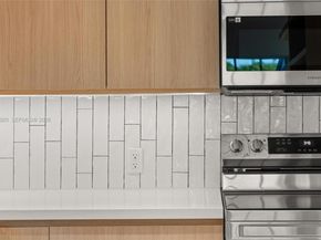 1880 NE 180th St, North Miami Beach FL 33162