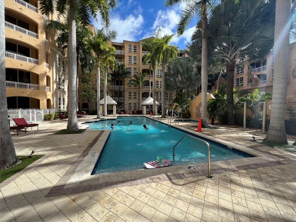 3001 NE 185th St 122, Aventura FL 33180