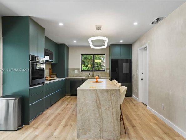 7600 SW 164th St, Palmetto Bay FL 33157