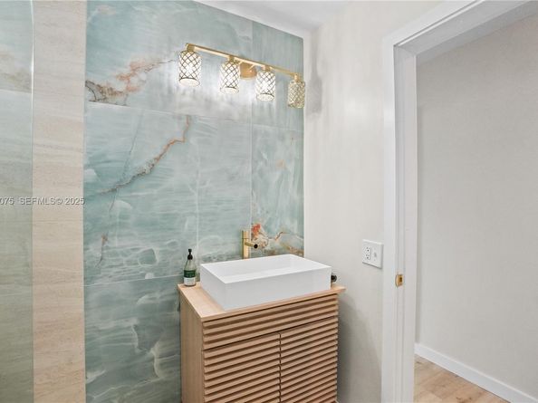 7600 SW 164th St, Palmetto Bay FL 33157