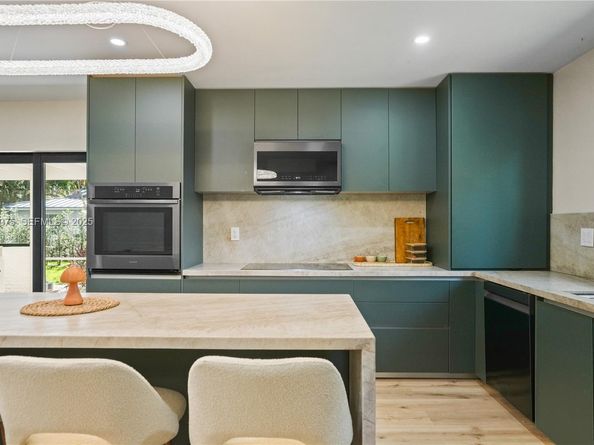 7600 SW 164th St, Palmetto Bay FL 33157