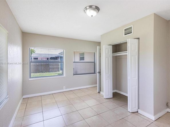 2660 NW 43rd Ter, Lauderhill FL 33313