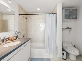 90 SW 3rd St 2109, Miami FL 33130