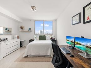 90 SW 3rd St 2109, Miami FL 33130