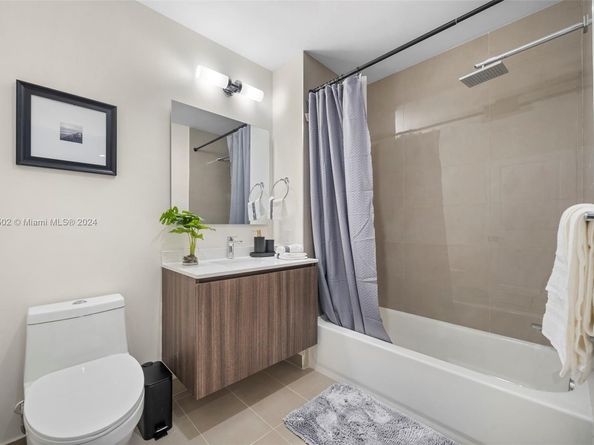 1938 Jackson St 306, Hollywood FL 33020