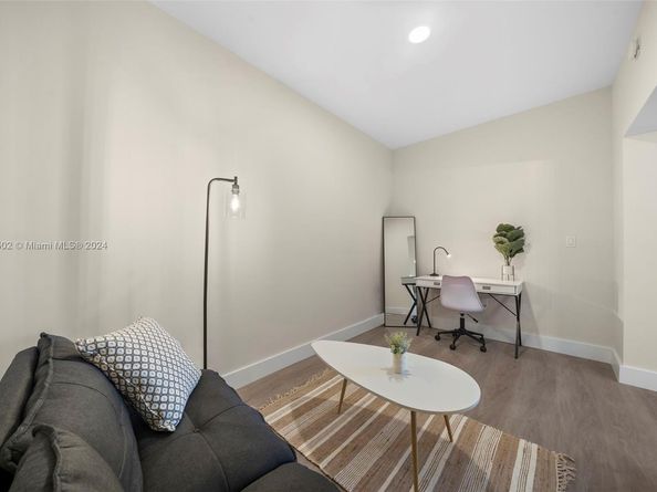 1938 Jackson St 306, Hollywood FL 33020