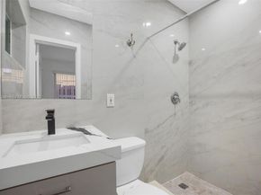 6450 Mckinley St, Hollywood FL 33024