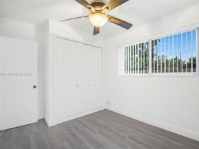6450 Mckinley St, Hollywood FL 33024