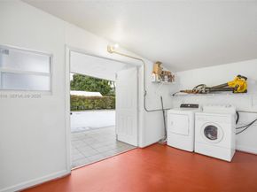 6450 Mckinley St, Hollywood FL 33024