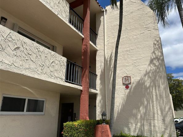 371 S Hollybrook Dr 308, Pembroke Pines FL 33025