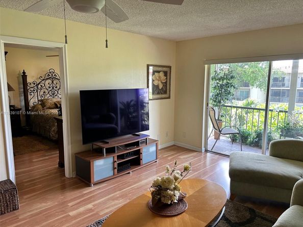 371 S Hollybrook Dr 308, Pembroke Pines FL 33025