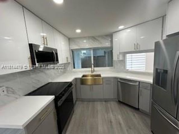 2771 W River Run Cir W, Miramar FL 33025