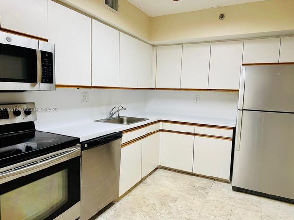 3600 Mystic Pointe Dr 1117, Aventura FL 33180