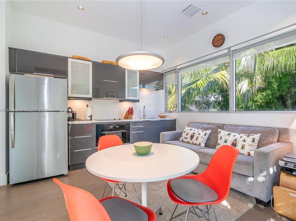 6495 SW 85th St, Miami FL 33143