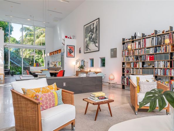 6495 SW 85th St, Miami FL 33143