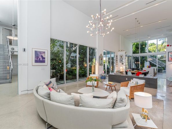 6495 SW 85th St, Miami FL 33143