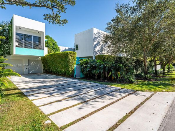 6495 SW 85th St, Miami FL 33143