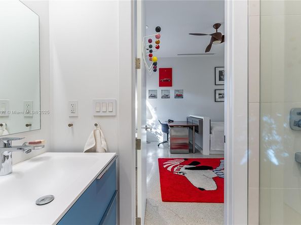 6495 SW 85th St, Miami FL 33143