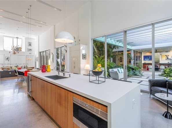 6495 SW 85th St, Miami FL 33143