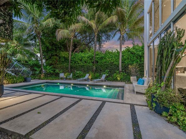 6495 SW 85th St, Miami FL 33143