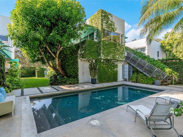 6495 SW 85th St, Miami FL 33143