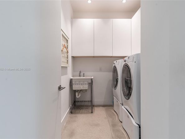 6495 SW 85th St, Miami FL 33143