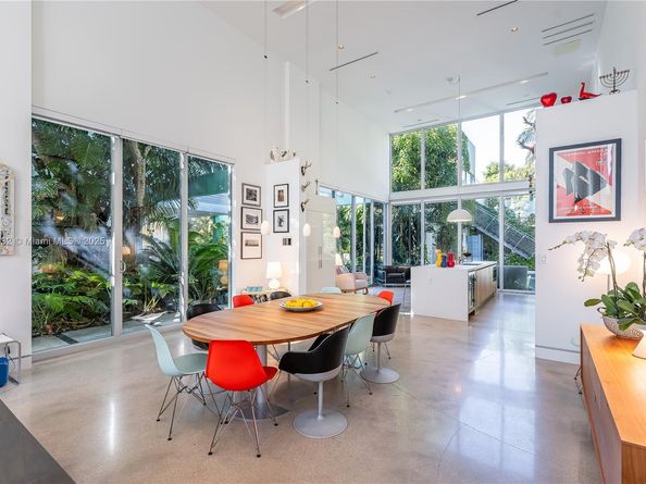 6495 SW 85th St, Miami FL 33143