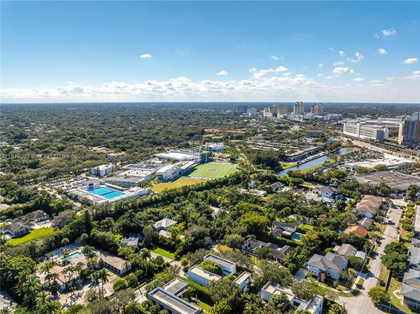 6495 SW 85th St, Miami FL 33143