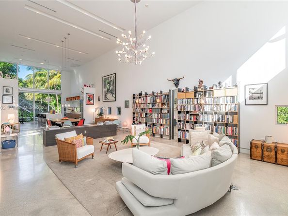 6495 SW 85th St, Miami FL 33143