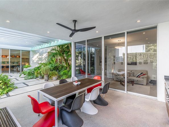 6495 SW 85th St, Miami FL 33143