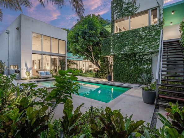 6495 SW 85th St, Miami FL 33143