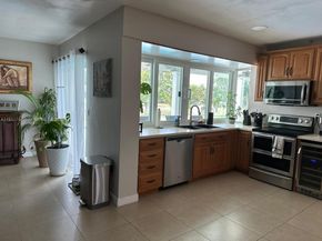 10563 NW 4th St, Plantation FL 33324