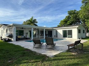 10563 NW 4th St, Plantation FL 33324