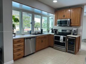 10563 NW 4th St, Plantation FL 33324