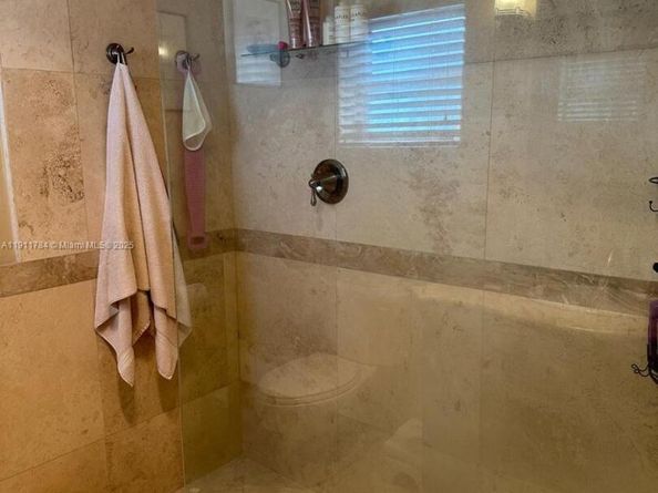 10563 NW 4th St, Plantation FL 33324