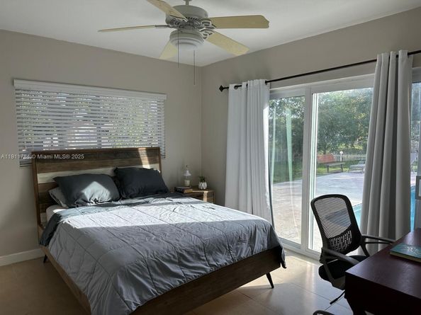 10563 NW 4th St, Plantation FL 33324