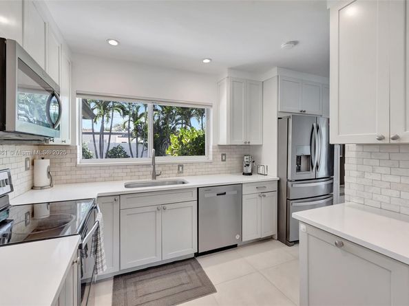 2506 NE 30th St, Fort Lauderdale FL 33306