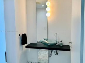200 S Biscayne Blvd 3903, Miami FL 33131