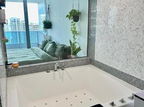 200 S Biscayne Blvd 3903, Miami FL 33131