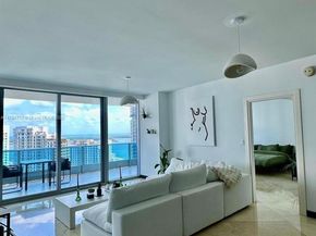 200 S Biscayne Blvd 3903, Miami FL 33131