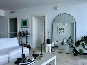 200 S Biscayne Blvd 3903, Miami FL 33131
