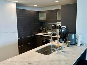 200 S Biscayne Blvd 3903, Miami FL 33131