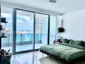 200 S Biscayne Blvd 3903, Miami FL 33131