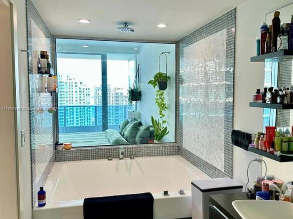 200 S Biscayne Blvd 3903, Miami FL 33131
