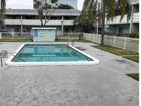 4271 NW 5th St 108, Plantation FL 33317