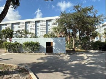 4271 NW 5th St