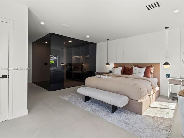 2108 NE 63rd St, Fort Lauderdale FL 33308